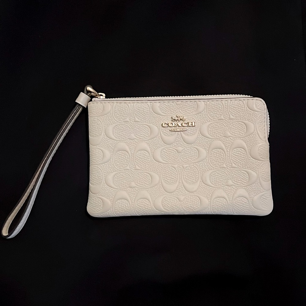 Coach Wristlet (cream)